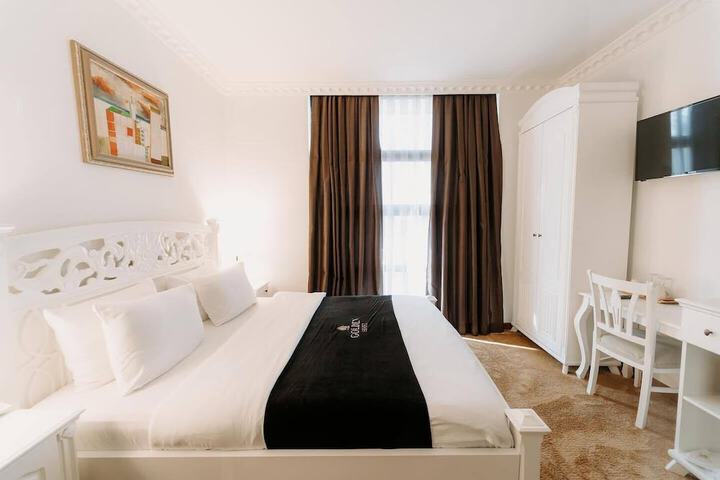 Room 13 of 21