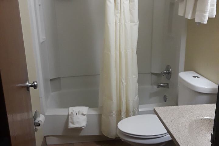 Deluxe 2 Queen Beds (4 of 5)
