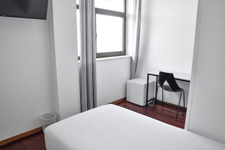 Room 3 of 9