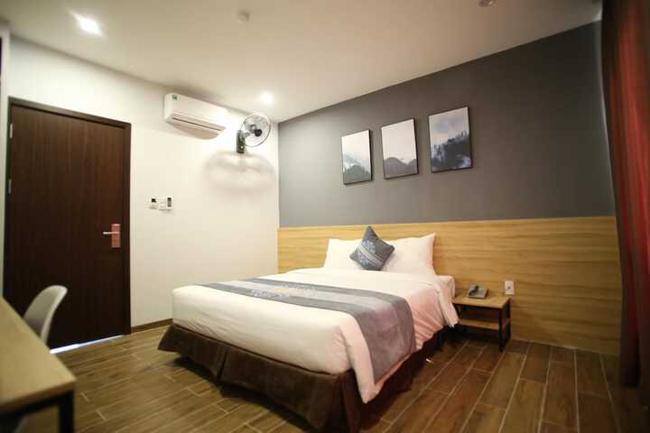 Room 28 of 49
