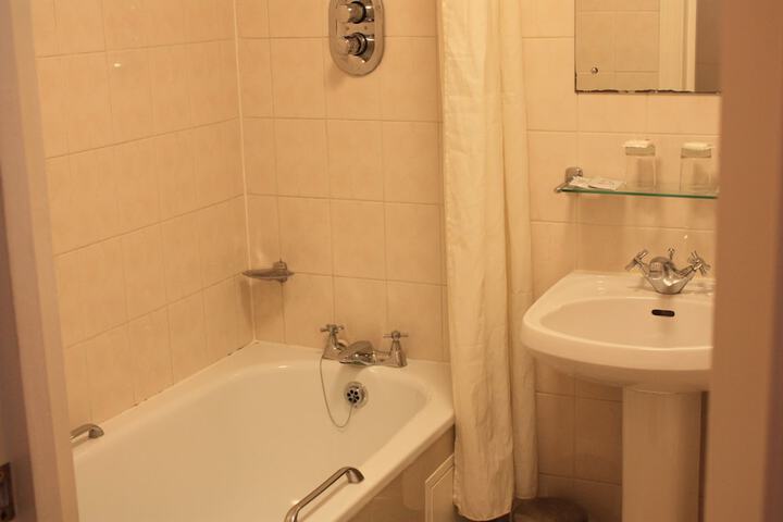 Room 13 of 25