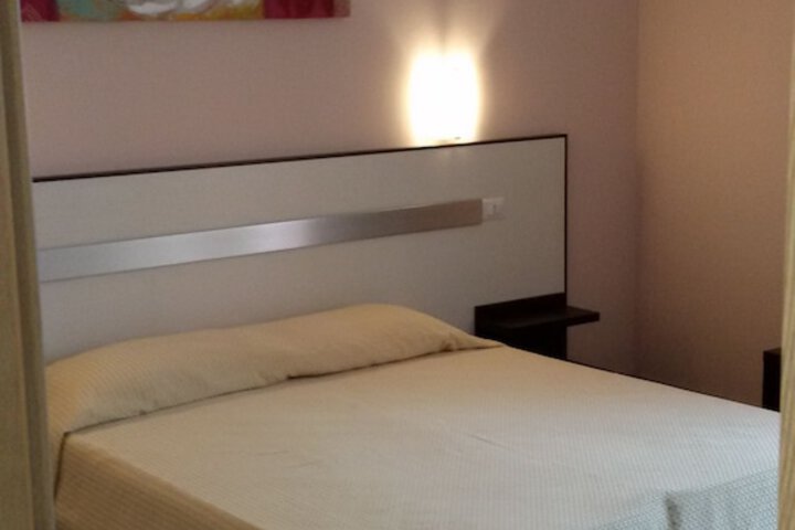 Room 9 of 36