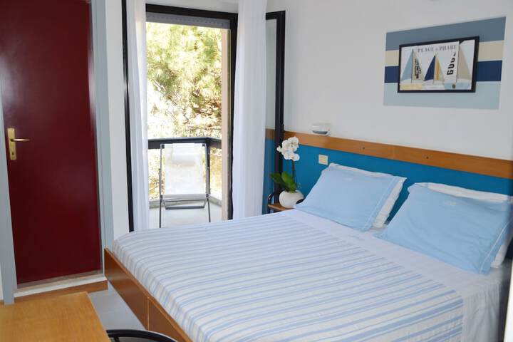 Room 6 of 68