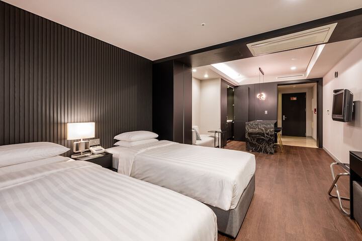 Room 12 of 82