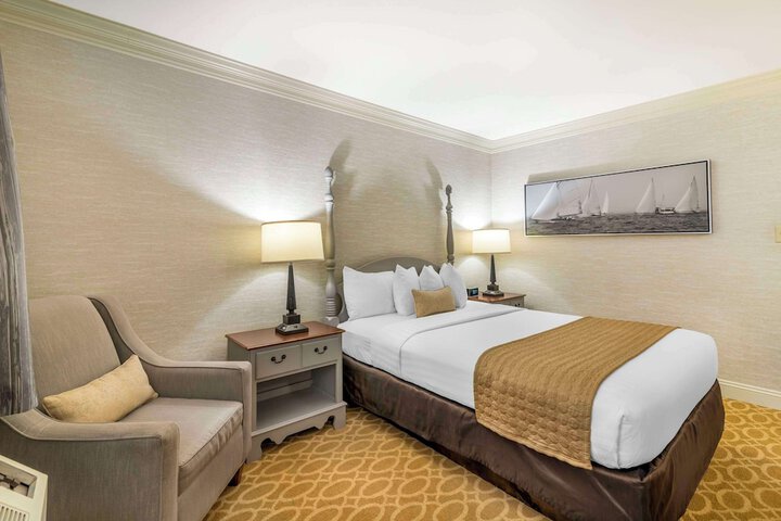Business King Bed (11 of 14)