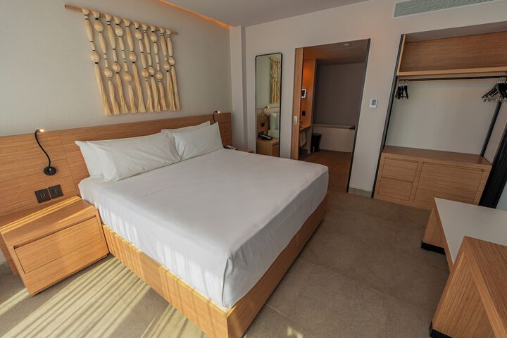 Room 25 of 335