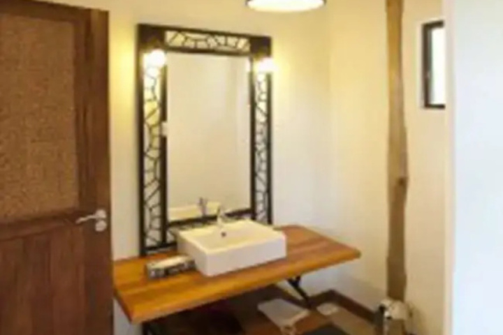 Room 4 of 15