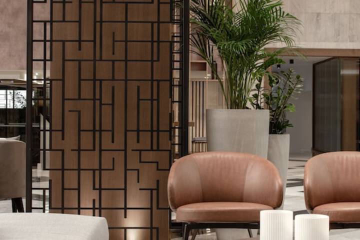 Entrance & Lobby