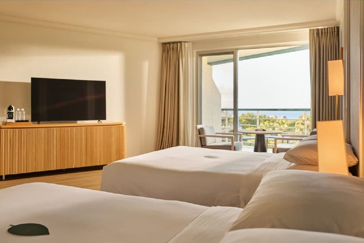 Room 14 of 74