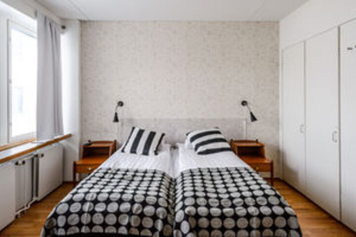 Room 44 of 75