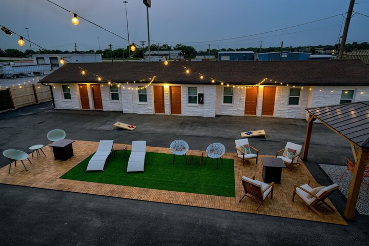 Hotel Exterior 35 of 41