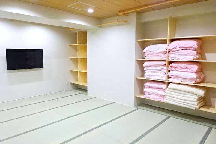 Room 5 of 14