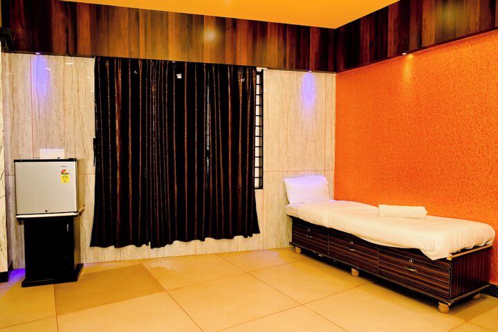 Room 35 of 82
