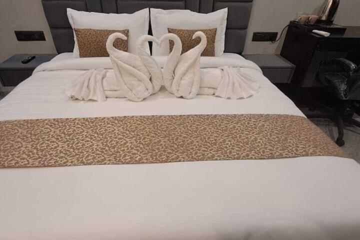 Room 5 of 14