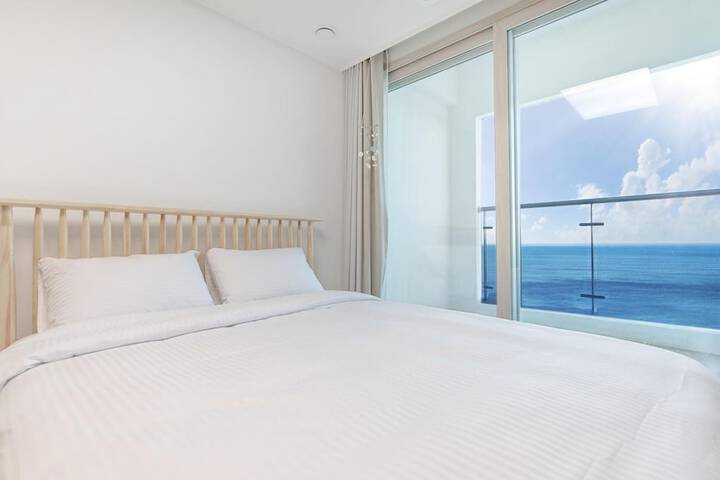 Room 215 of 640