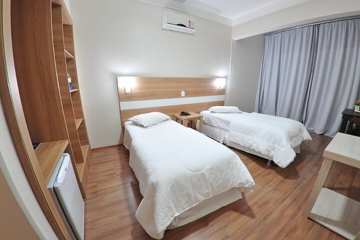 Room 9 of 40