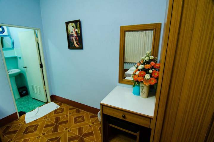 Room 17 of 29