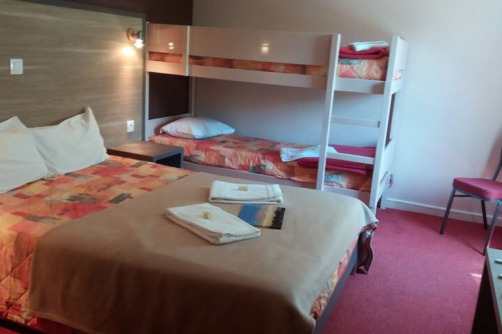 Room 13 of 37