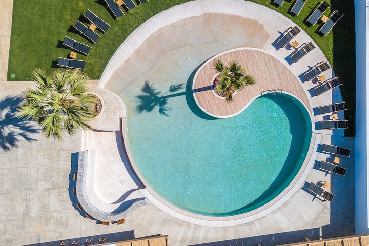 Pool 19 of 27
