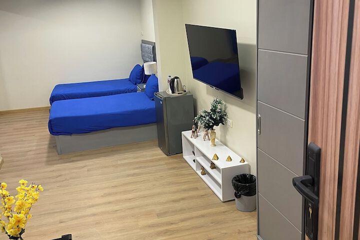 Room 27 of 196