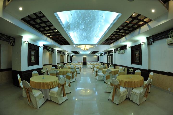 Ballroom/Hall 62 of 76