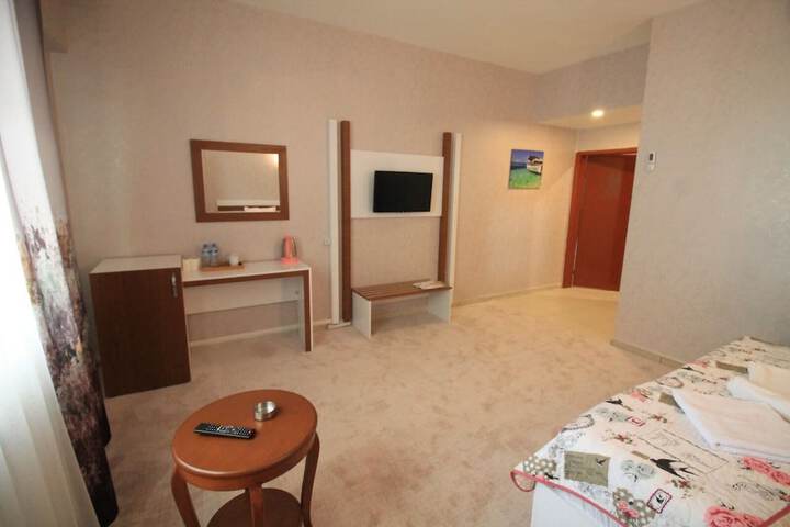 Room 5 of 12