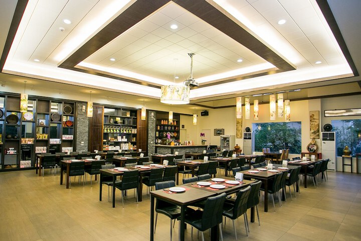 Dining 44 of 68