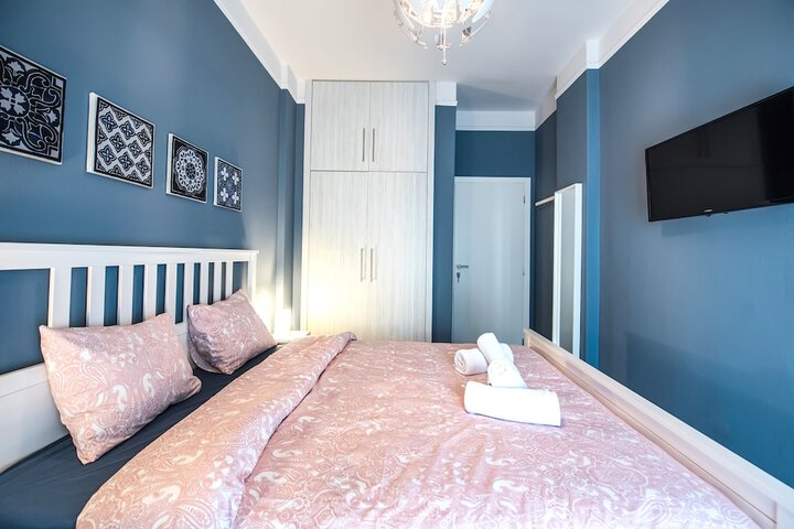 Room 9 of 27
