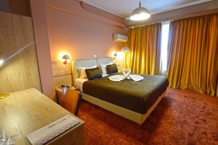 Room 18 of 137