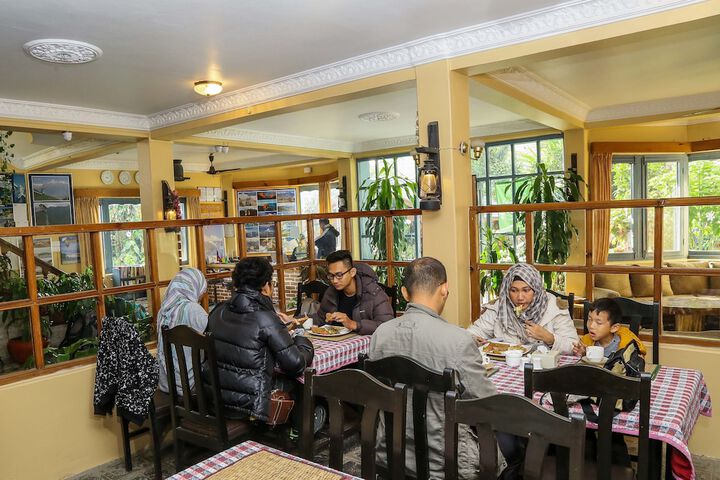 Dining 34 of 50