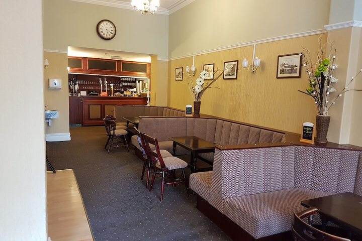 Lounge 14 of 17