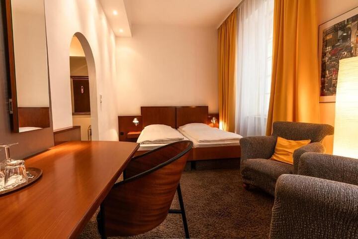 Room 28 of 39