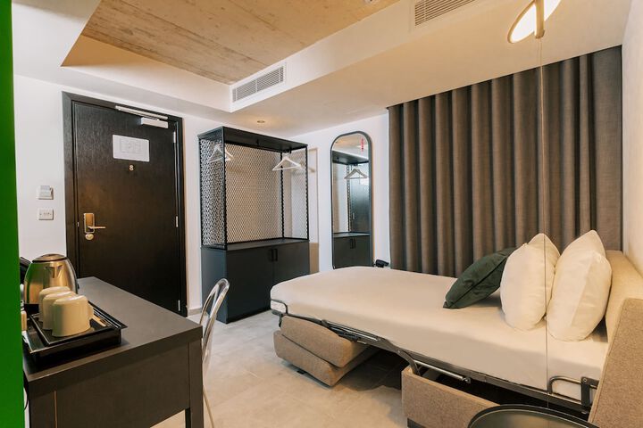 Room 13 of 62