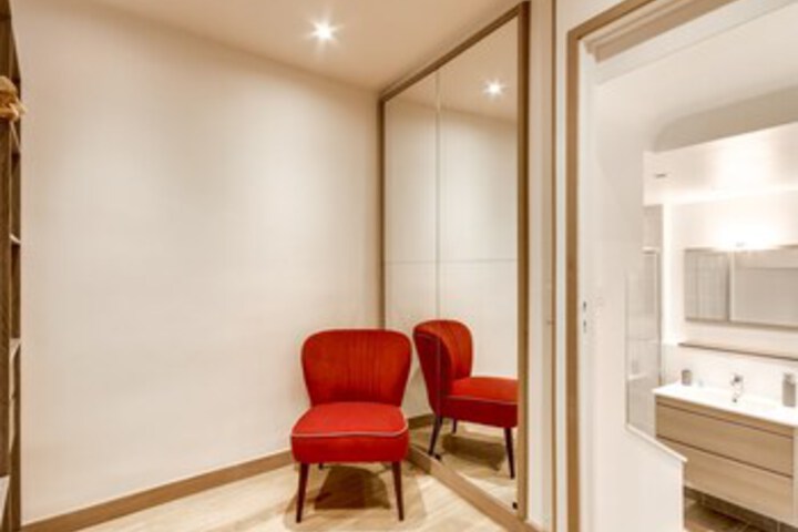 Room 7 of 27