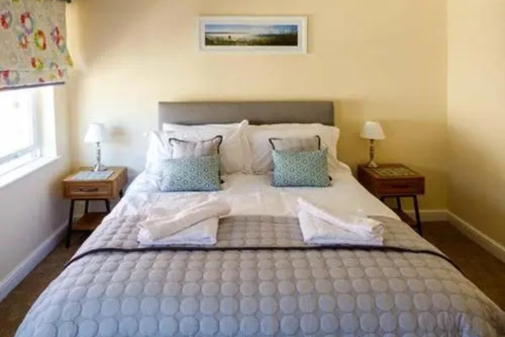 Room 4 of 11