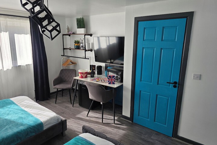 Room 7 of 9