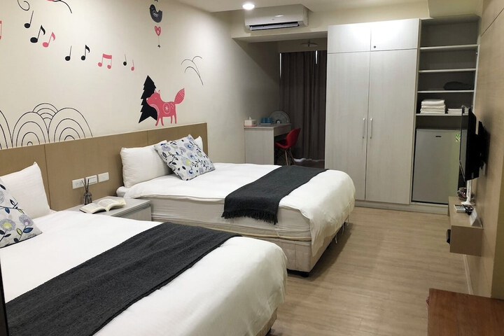 Room 25 of 49