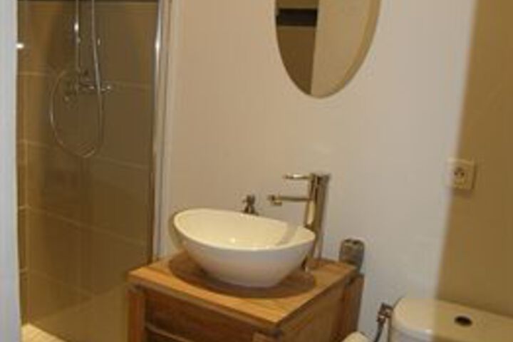 Room 2 of 16