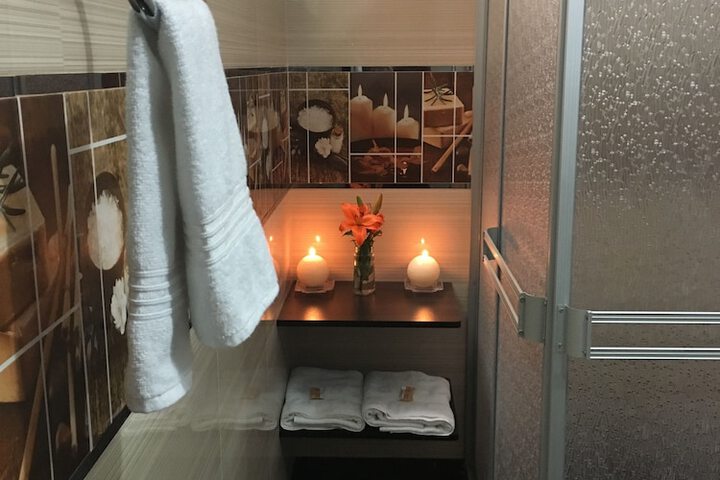 Room 28 of 34