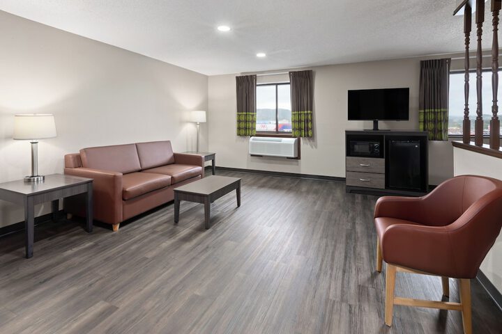 Room 13 of 33