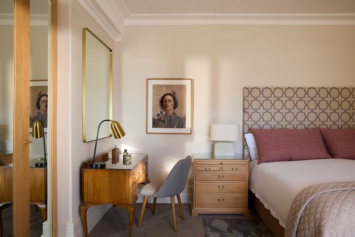 Room 55 of 215