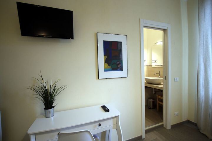 Room 11 of 26