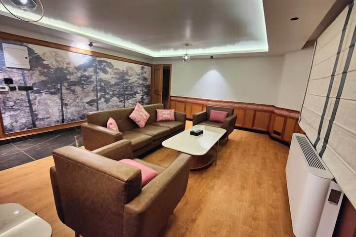 Room 23 of 45