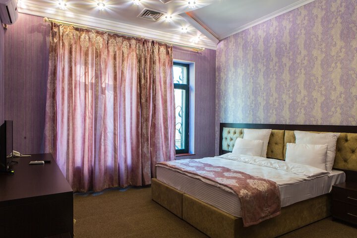 Room 6 of 30