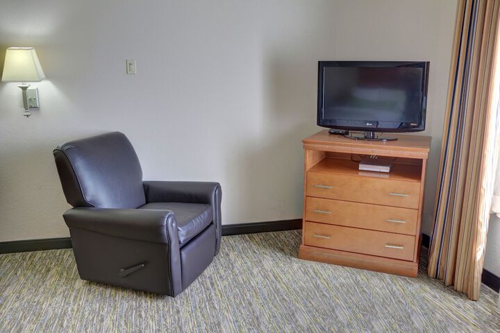 1 Queen Bed Studio Suite (8 of 19)