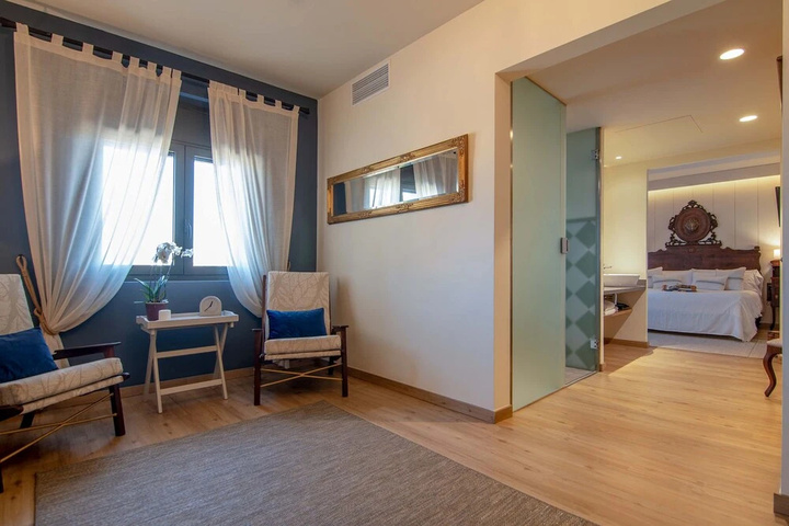 Room 5 of 20