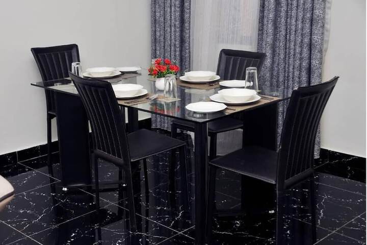 Dining 7 of 10