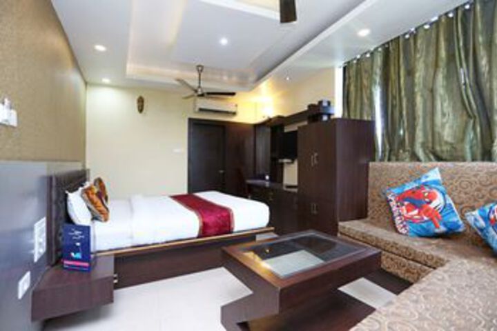 Room 6 of 33