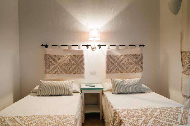 Room 21 of 100