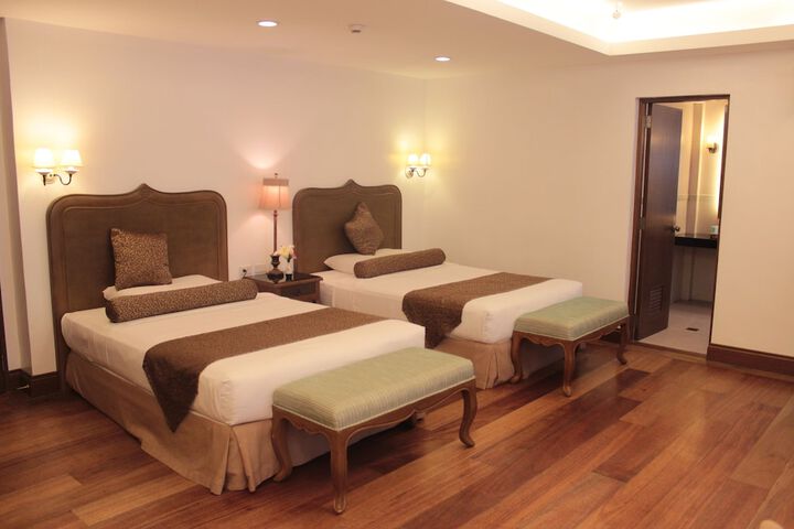 Room 4 of 32